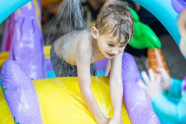 Comment trouver un camping avec ou proche d'un parc aquatique à Annecy ?