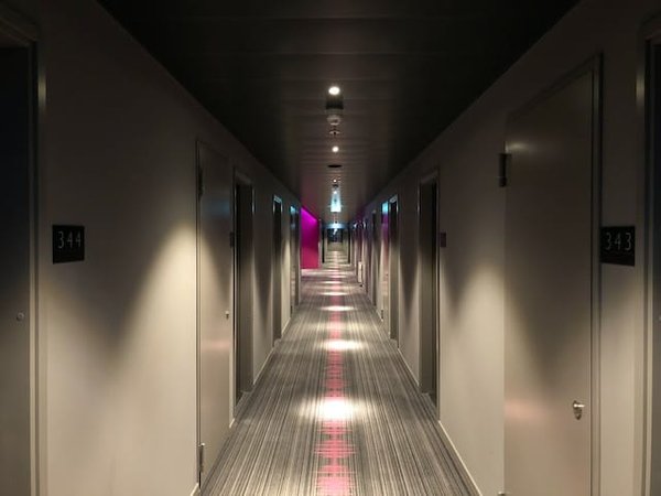 Comment trouver un hôtel adapté aux personnes à mobilité réduite en France ?